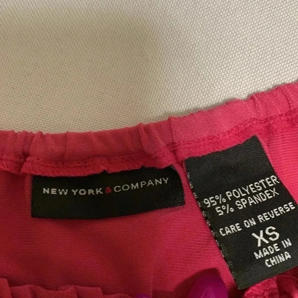 NEW YORK & COMPANY Women’s Top, Size XS. - Picture 2 of 3